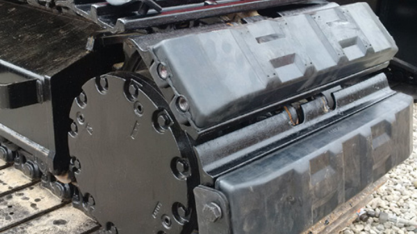Rubber Pads For A Steel Tracked Excavator –   Uncovered  Image