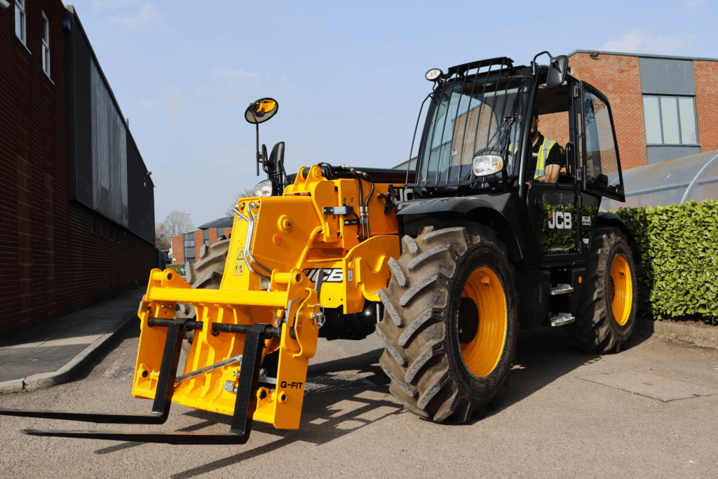 Business Benefits of Hiring vs Buying a Telehandler